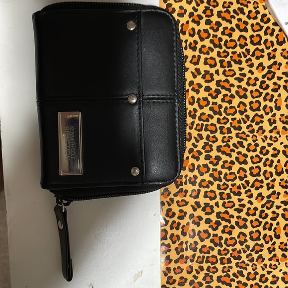 COPY - Kenneth Cole Reaction black wallet - Picture 3 of 5